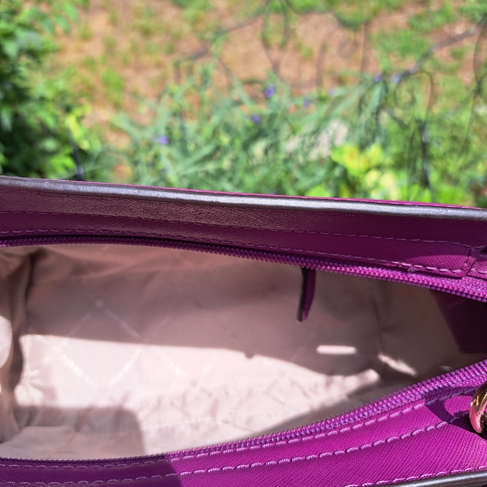 š NEW Michael Kors Fushia Pink 2 Tone Shoulder or Crossbody, Excellent Cond. - Picture 14 of 14